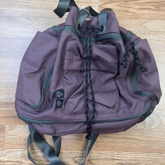 Doughnut Pyramid Backpack in Plum 15 L Backpack/Crossbody/Hanging Toiletry NEW - Picture 9 of 11